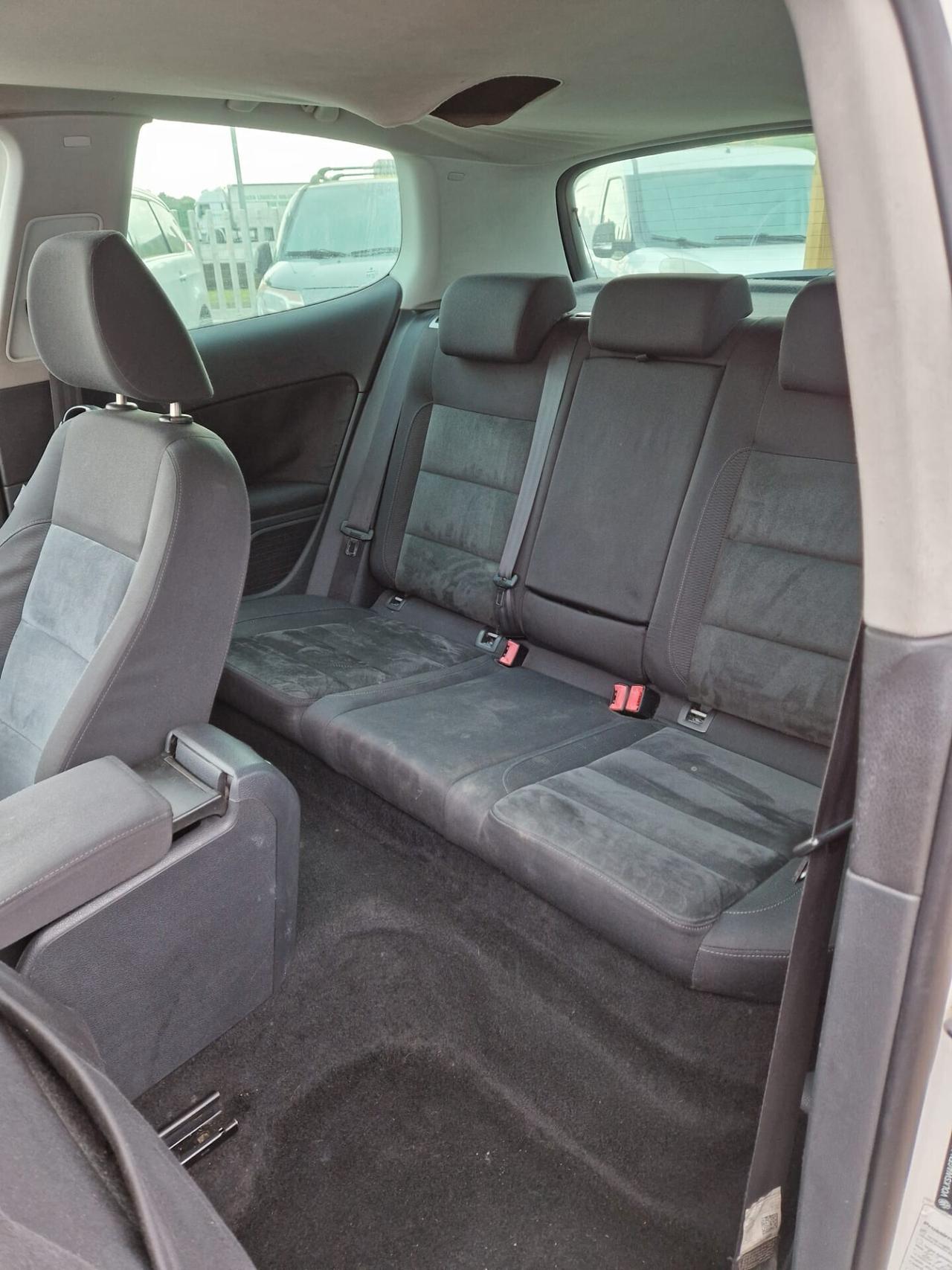 Volkswagen Golf 1.6 TDI DPF 3p. Comf. BlueM. Tech. R Line