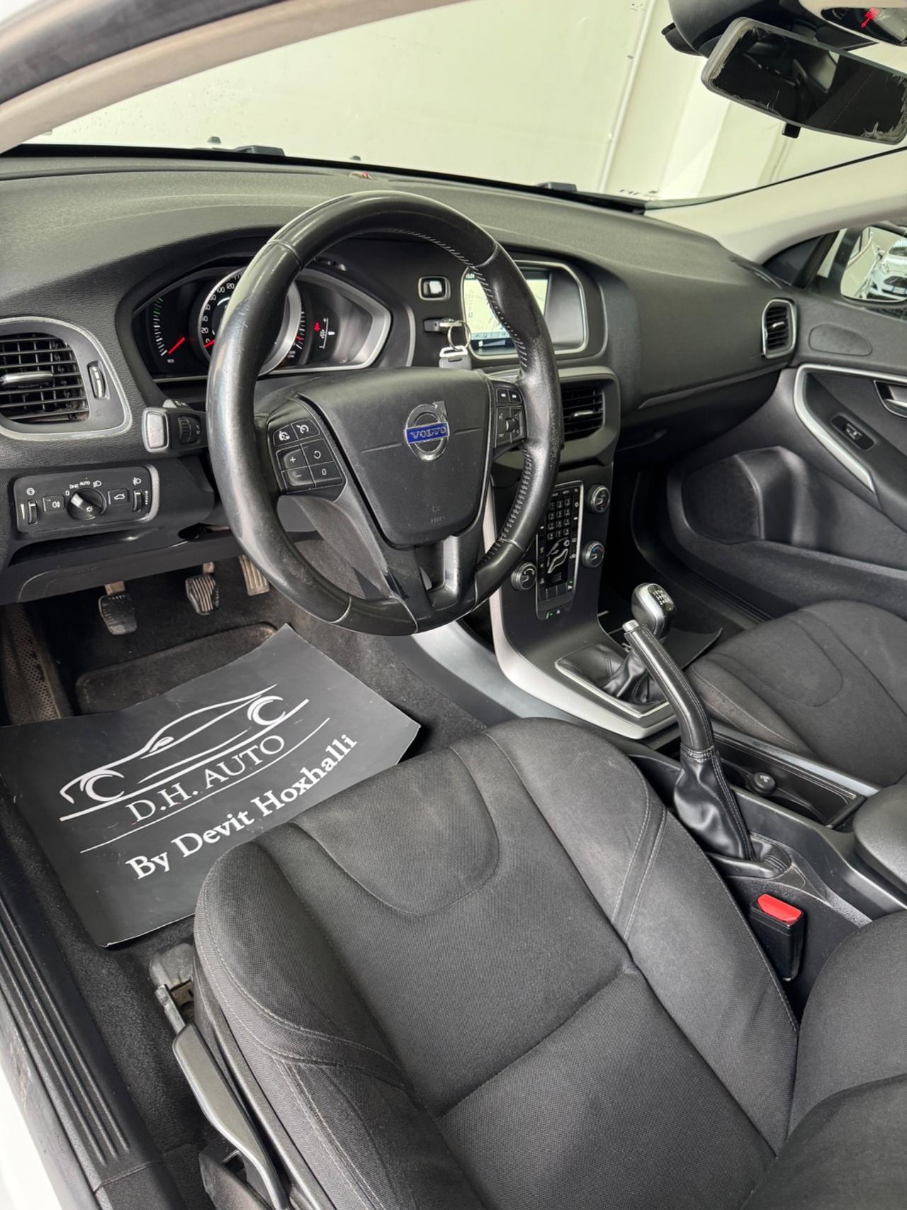 Volvo V40 D2 R-design Momentum