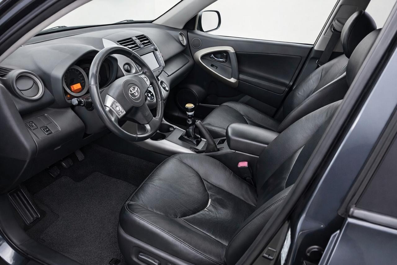 TOYOTA RAV4 2006 2.2 D-4D 177 CV Luxury PELLE NAVI CRUIS DA CONTROLLARE