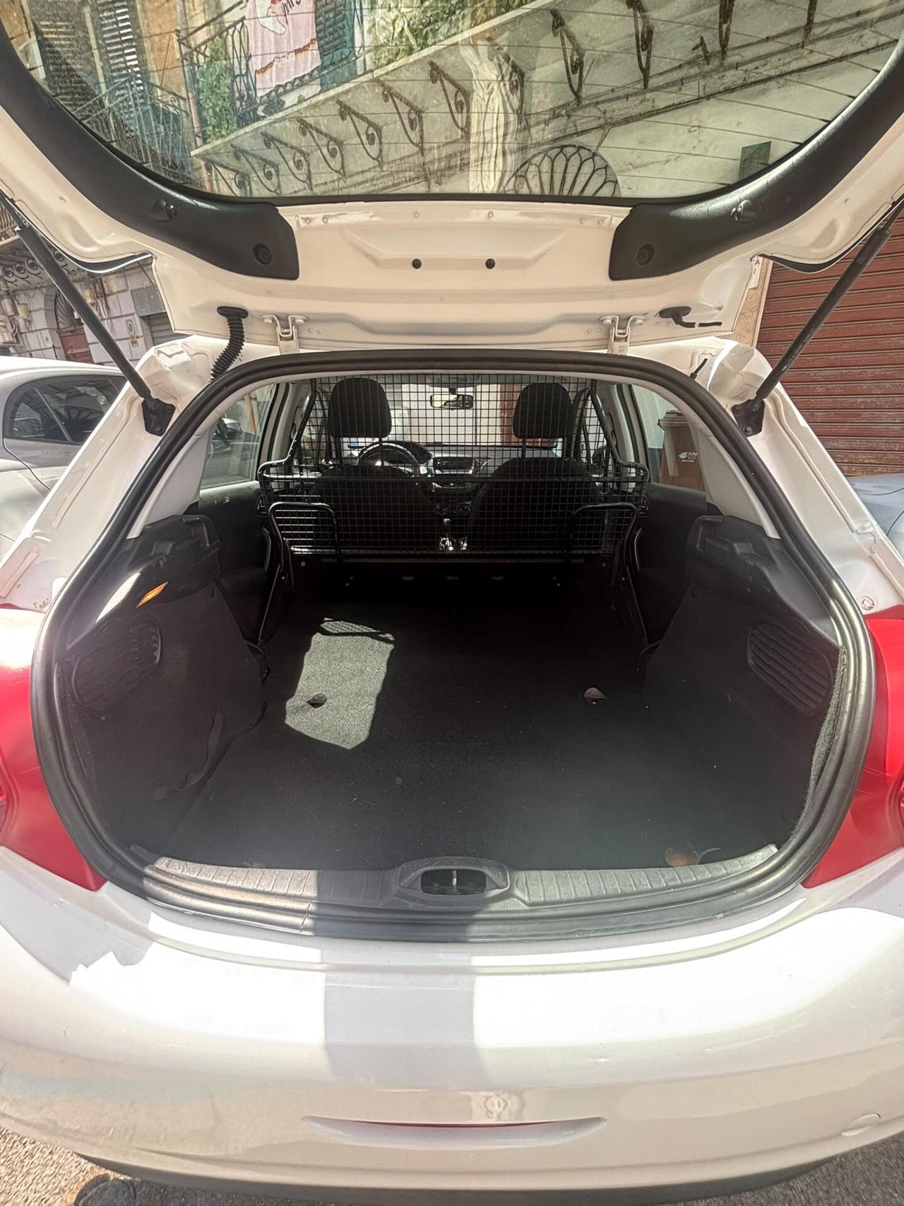 Peugeot 208 1.4 HDi 68 CV 5 porte Van Pack