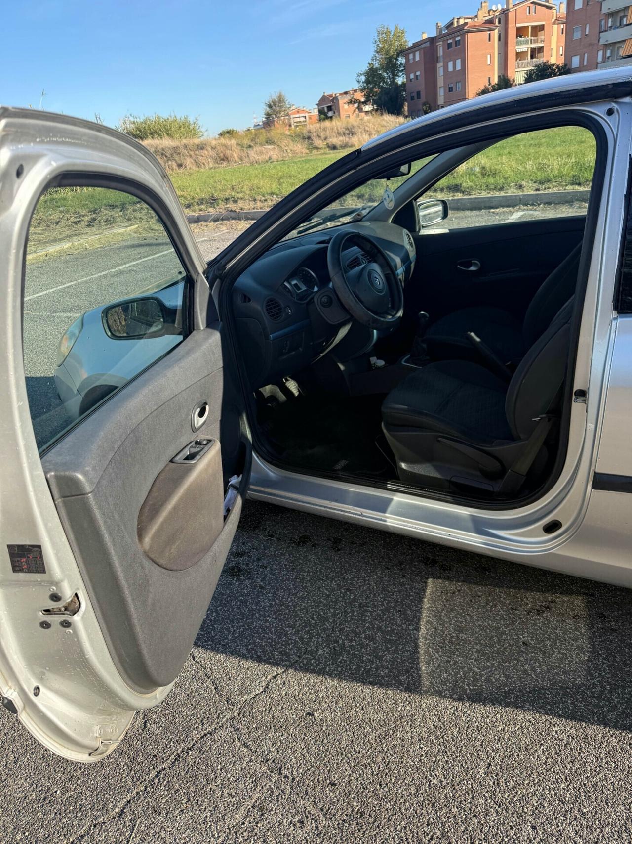 Renault Clio benzina 120000 km neopatentati euro 4