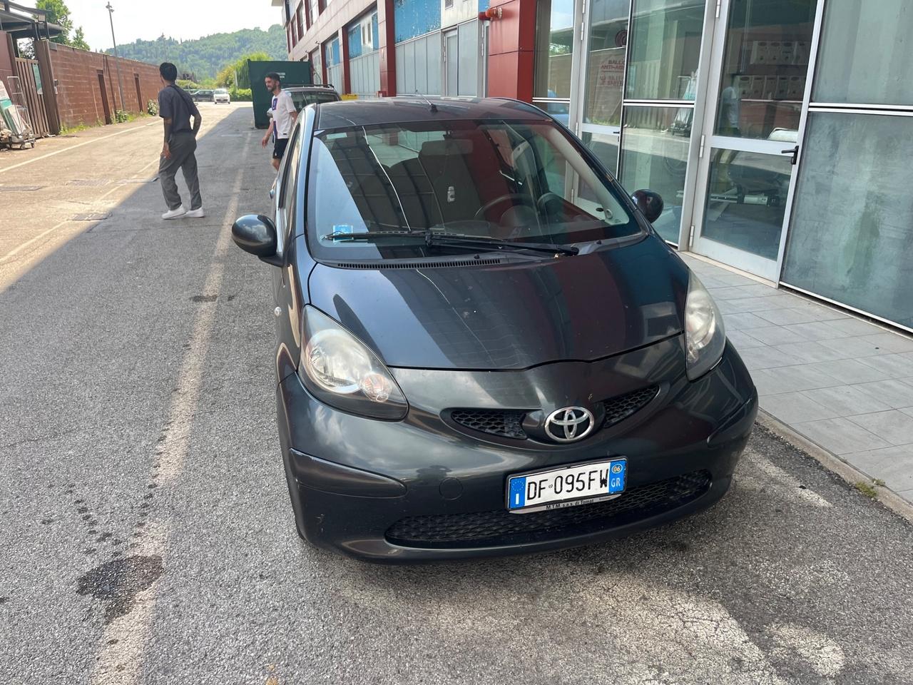 Toyota Aygo 1.0 12V VVT-i 5 porte ok neopatentati
