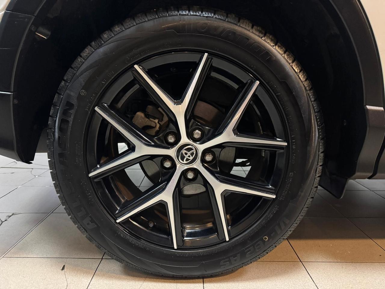 Toyota RAV 4 2.0 D-4D 2WD Lounge MY '17 UNICOPR. PARI AL NUOVO