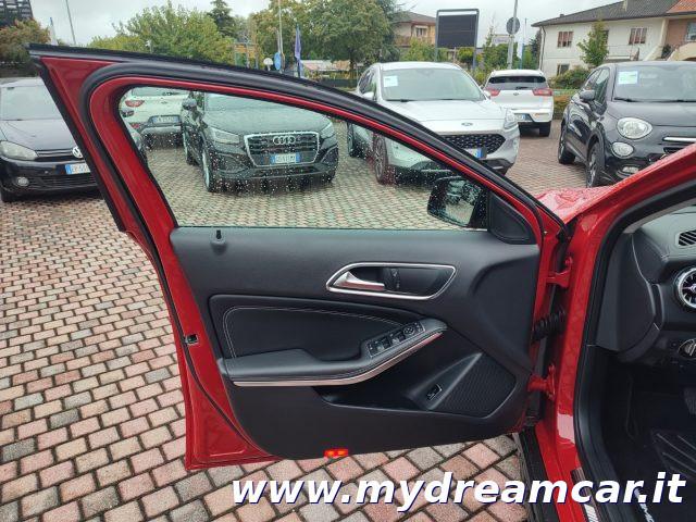 MERCEDES-BENZ GLA 200 Automatic Premium 156cv