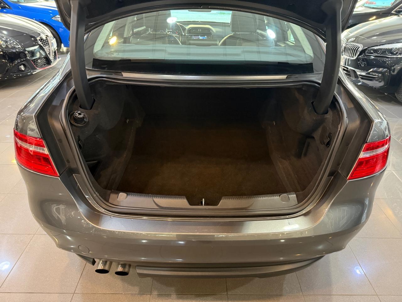 Jaguar XE 2.0 D Turbo 180CV aut. Pure Business Edition