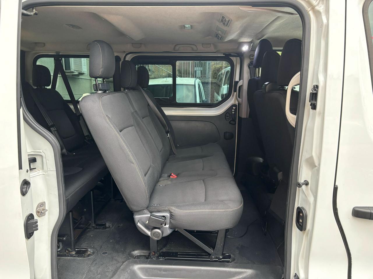 Nissan NV300 29 1.6 dCi 120CV PC-TN Bus M1 9 POSTI