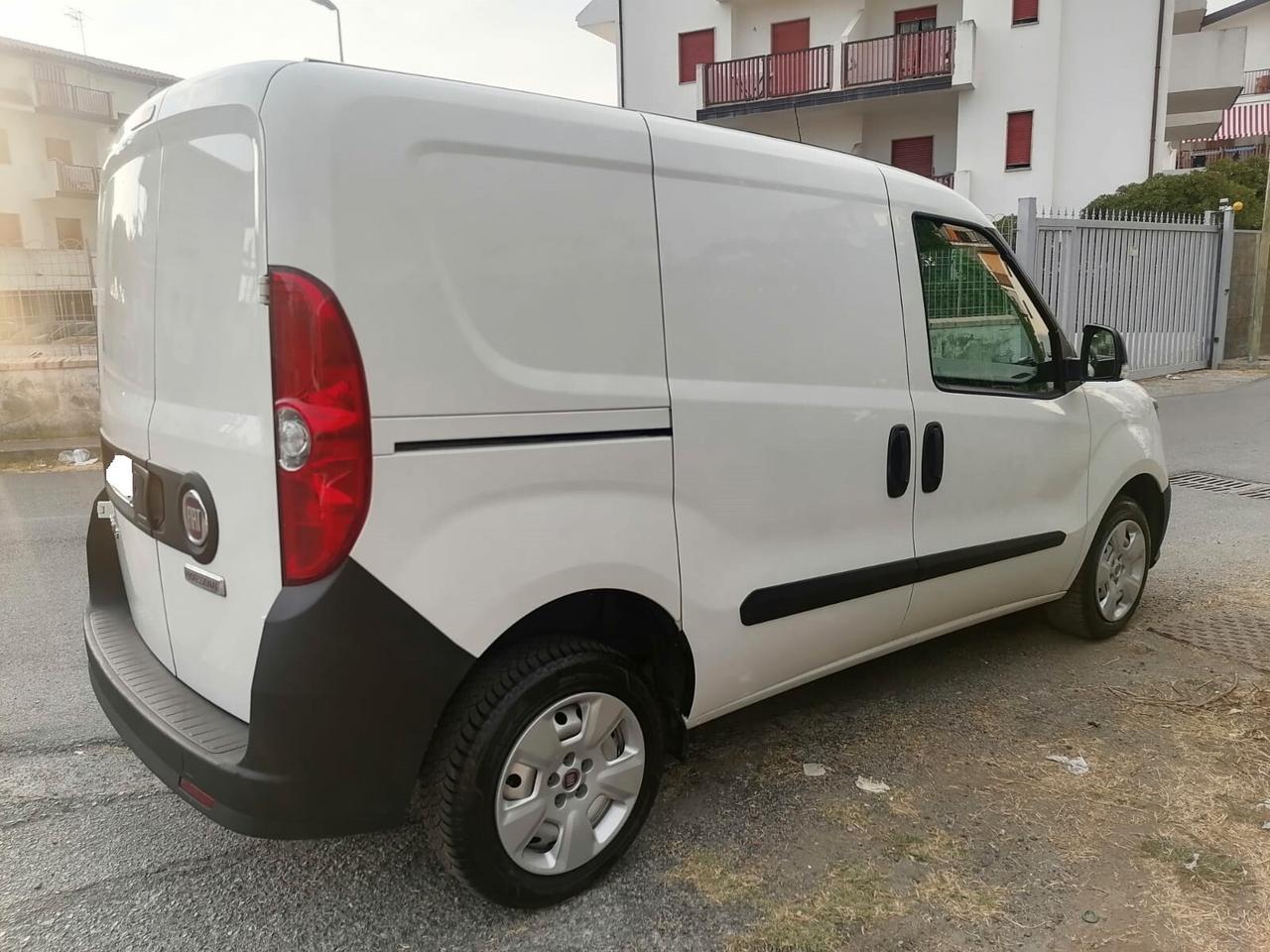 Fiat Doblò 1.6 Mjt - 3 posti - 2021