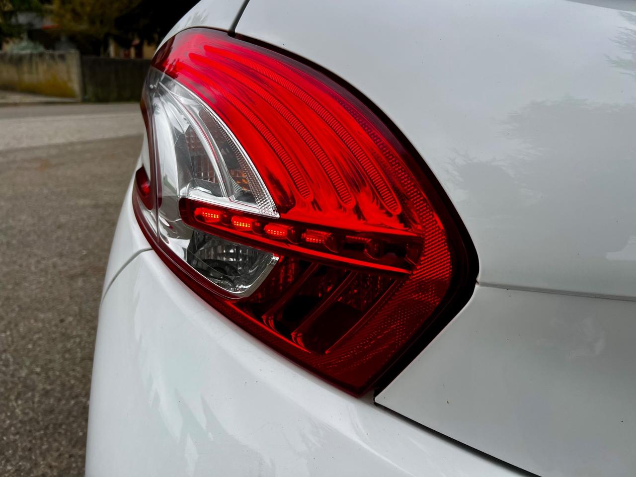 Peugeot 208 1.4 HDi 68 CV 5 porte Active