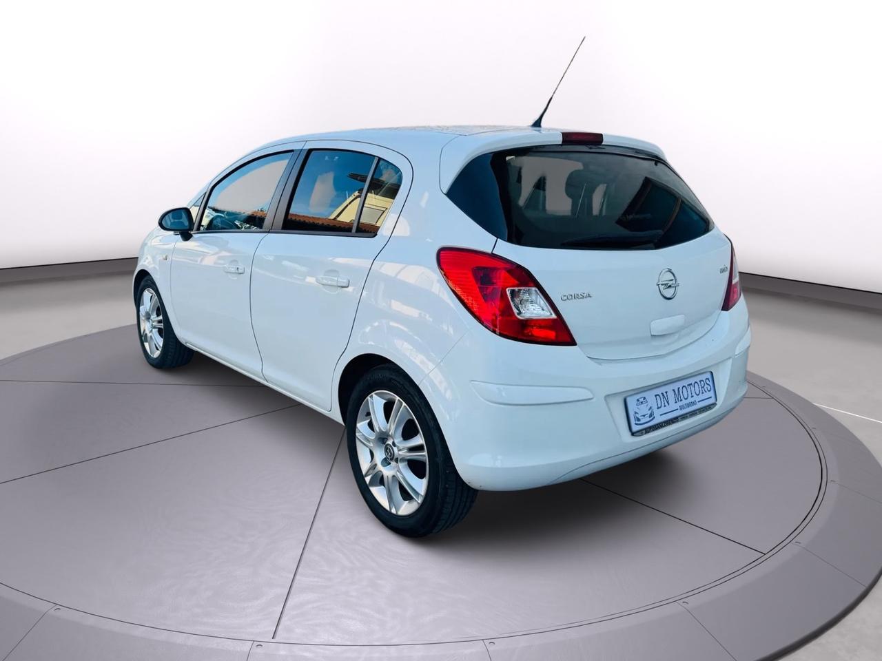 Opel Corsa 1.2 benzina gpl anno 2013