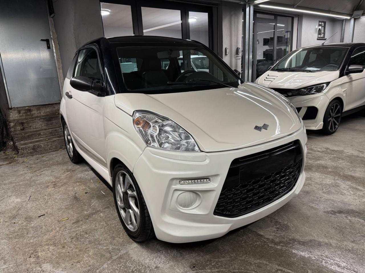 Ligier JS50 Bianco Perla Permute e trasporto