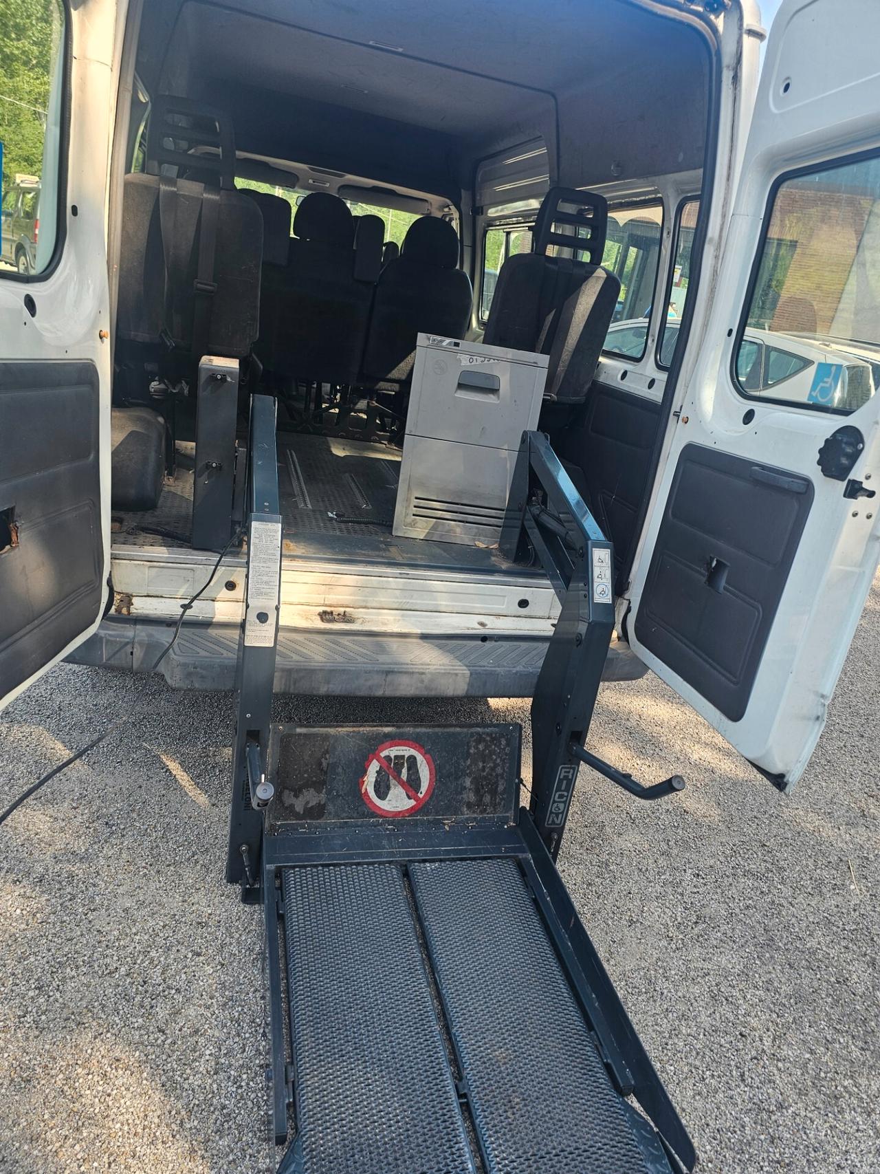 Ford Transit/Tourneo/Bus Transit 330 2.4 TD/120 cat PC Combi con pedana trasporto disabili 8 posti
