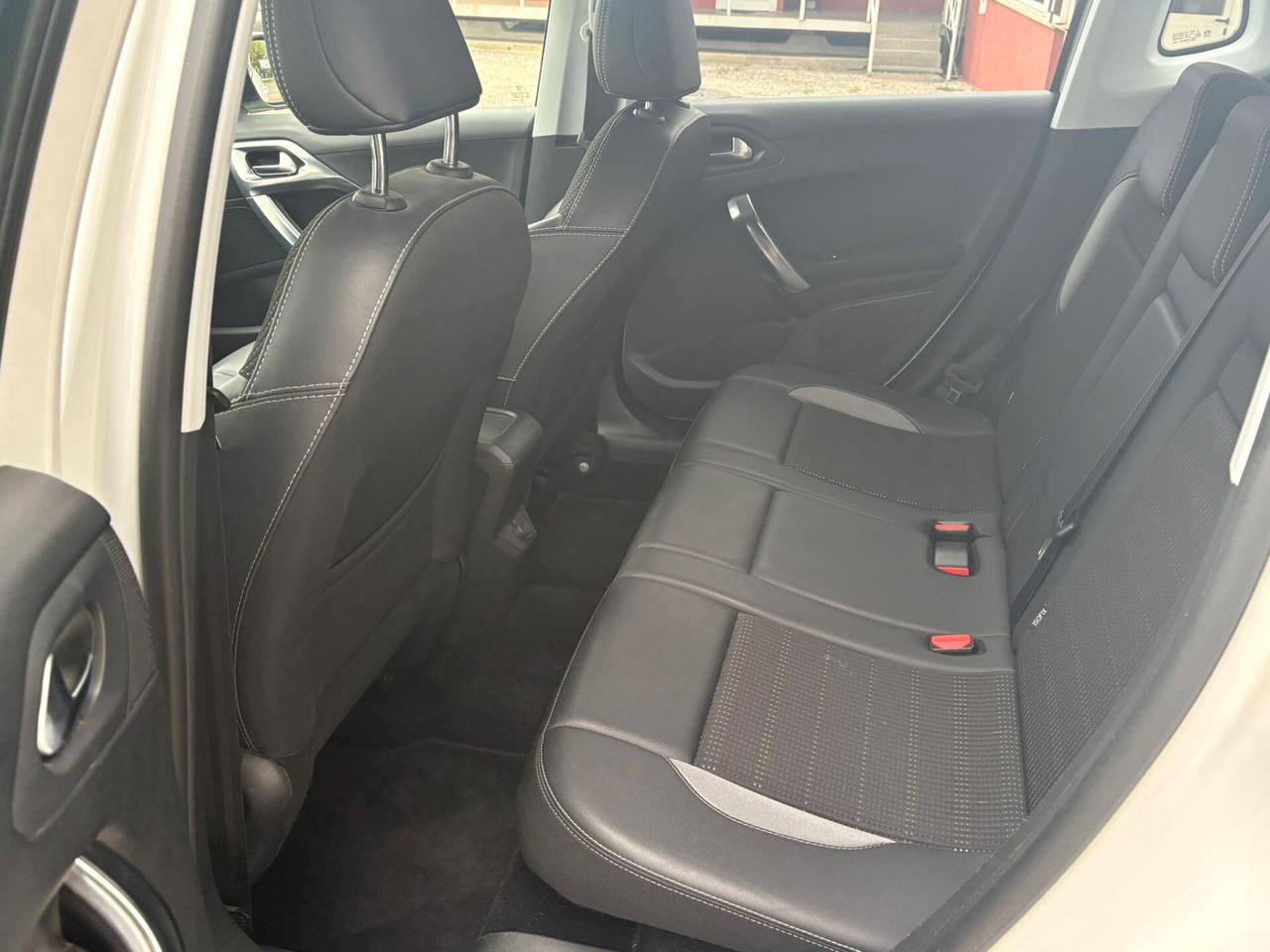 Peugeot 2008 BlueHDi 100 S&S Allure