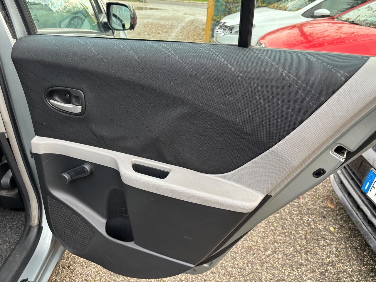 Toyota Yaris 1.3 5 porte sol OK NEOPATENTATI