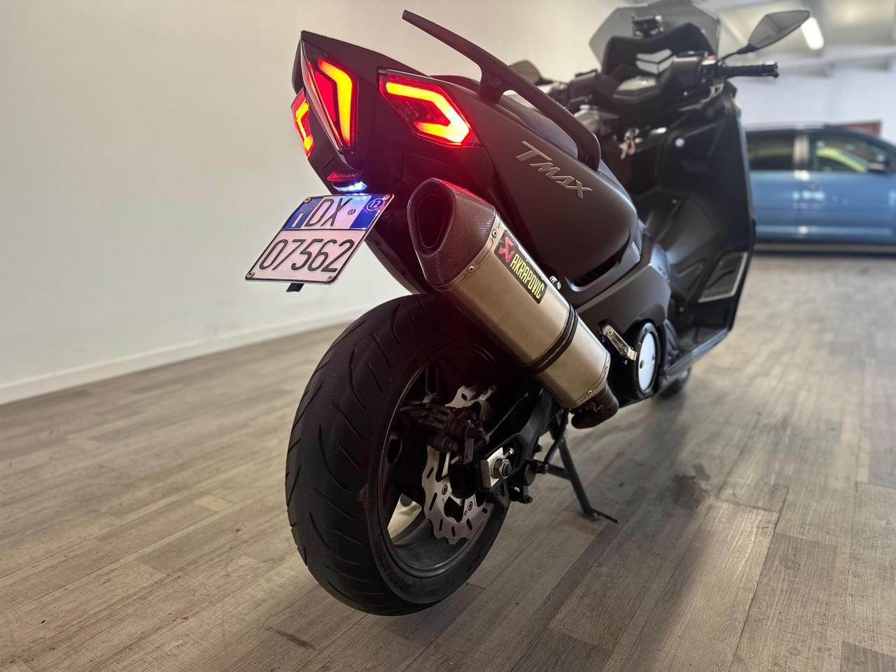 Yamaha TMAX 530 Iron Max SCARICO AKRAPOVIC