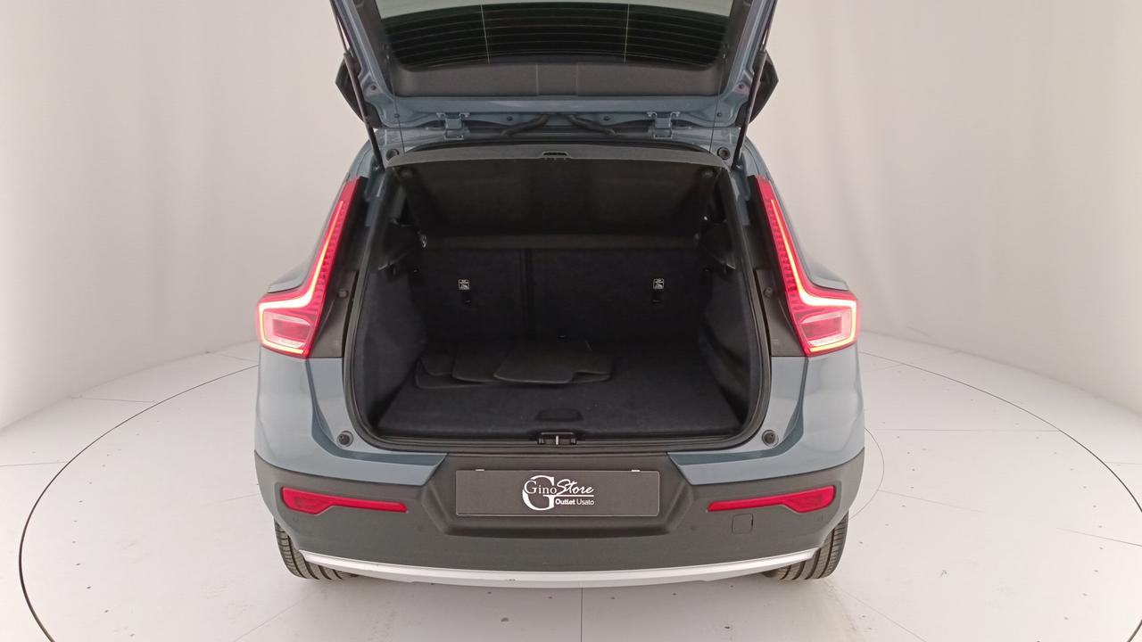 VOLVO XC40 1.5 t3 Momentum 163cv auto my21