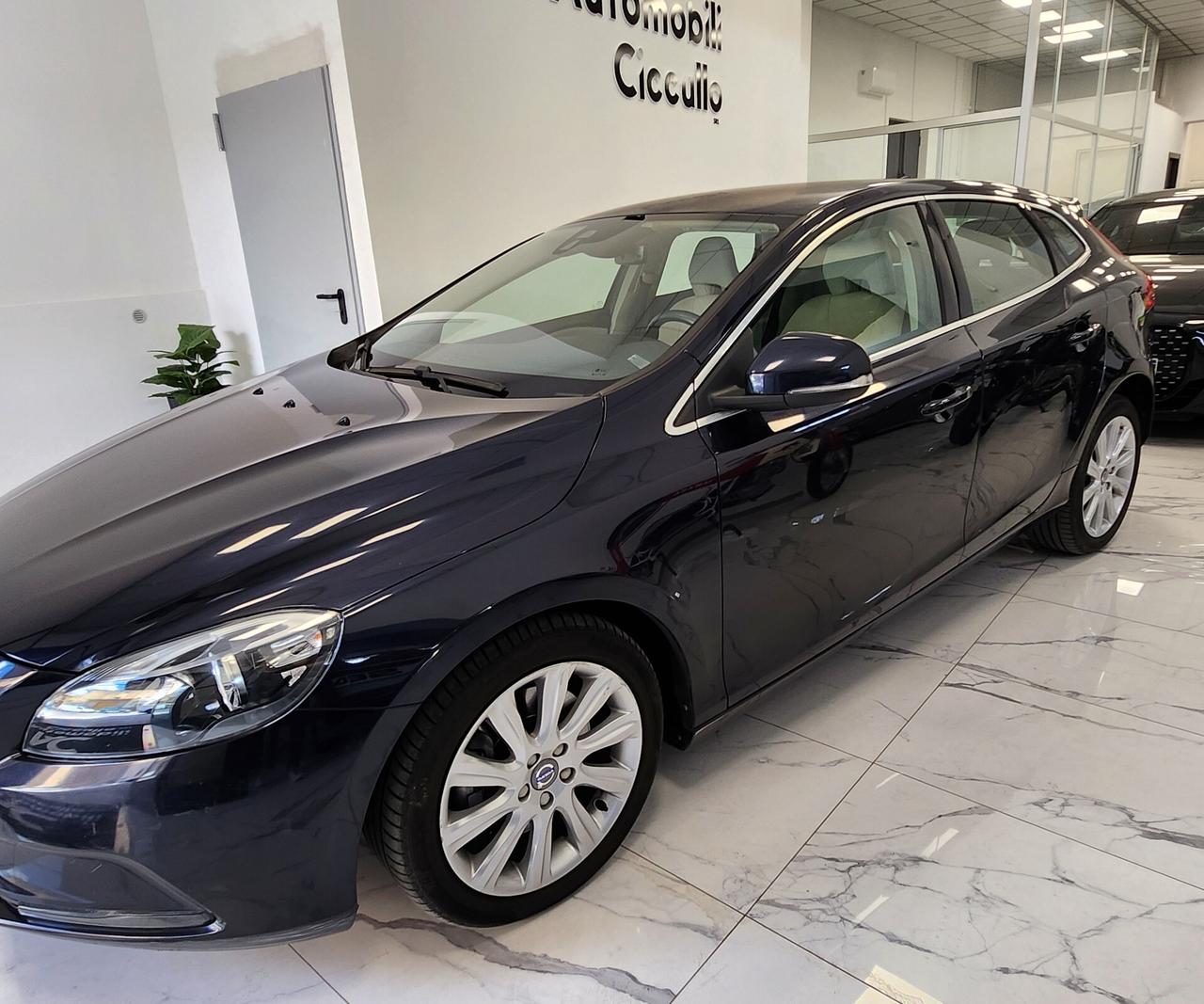 Volvo V40 D4 Geartronic R-design Kinetic