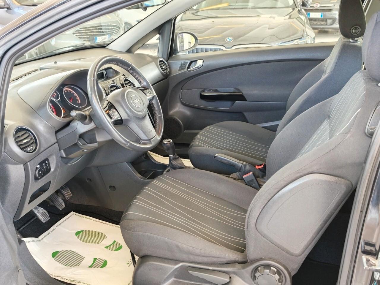 Opel Corsa 1.2 3 porte Club