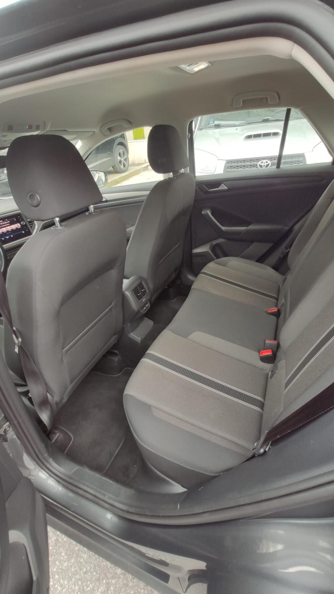 Volkswagen T-Roc 2.0 TDI SCR 150 CV DSG Business come nuova