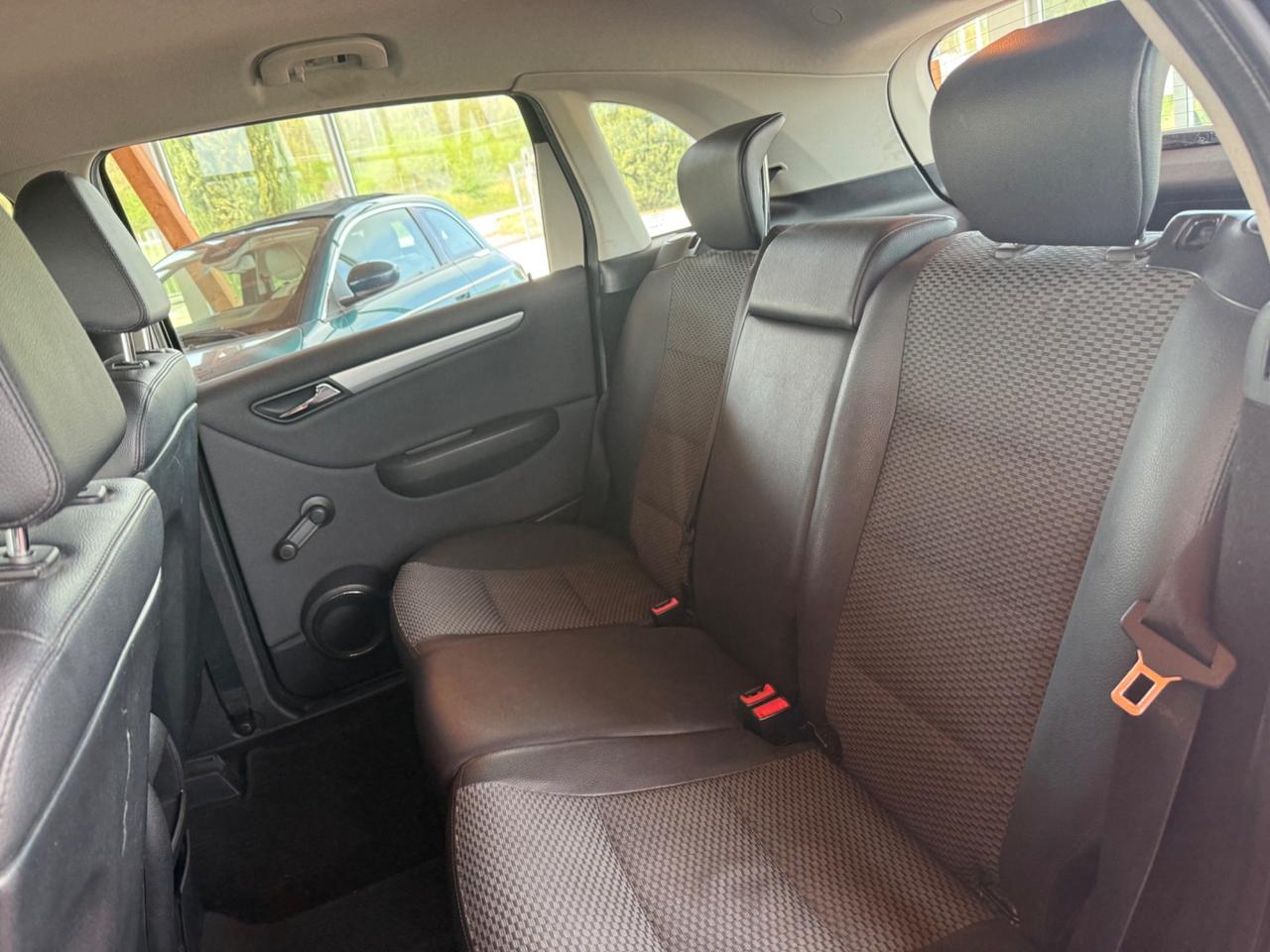 Mercedes-benz B 180 2.0 Diesel - Neopatentati - Gancio Traino