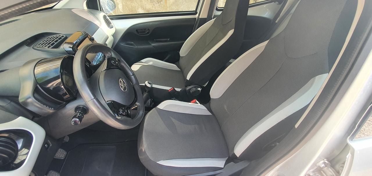 Toyota Aygo 1.0 VVT-i 69 CV 5 porte x-play