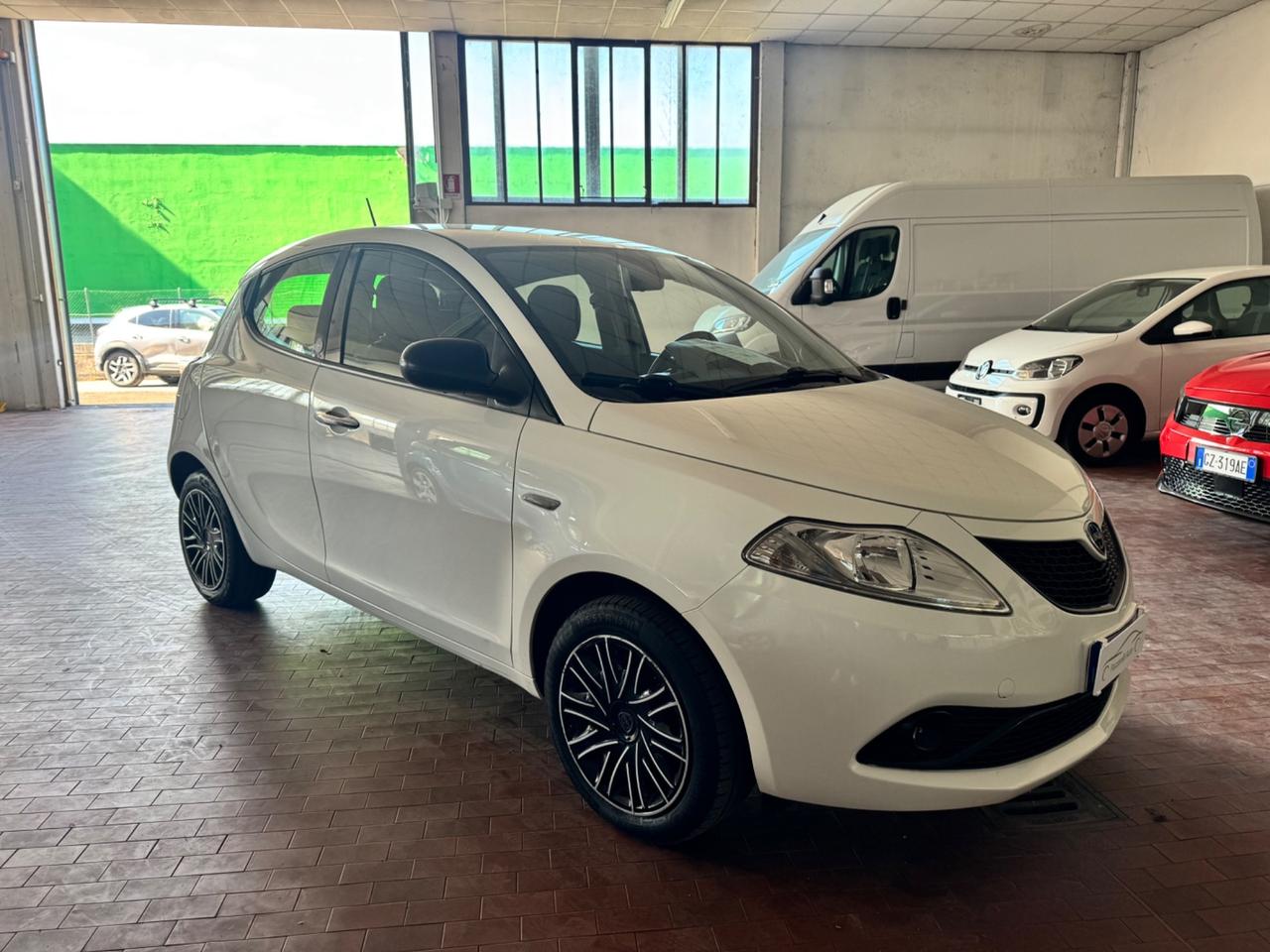Lancia Ypsilon 1.0 FireFly 5 porte S&S Hybrid Ecochic Gold