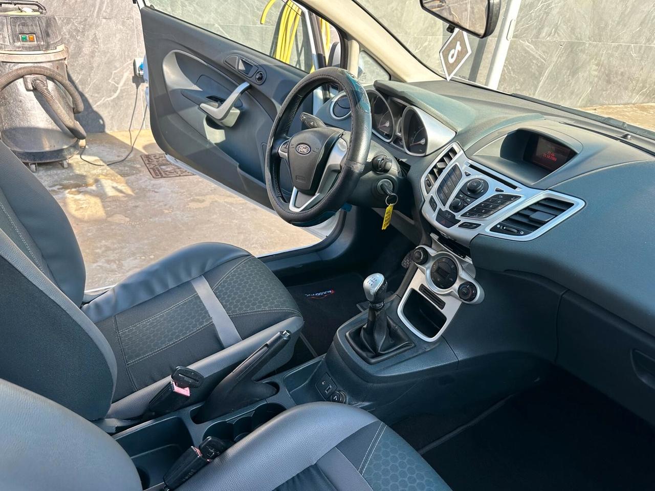 Ford Fiesta 1.4 TDCi 68CV 3 porte Titanium