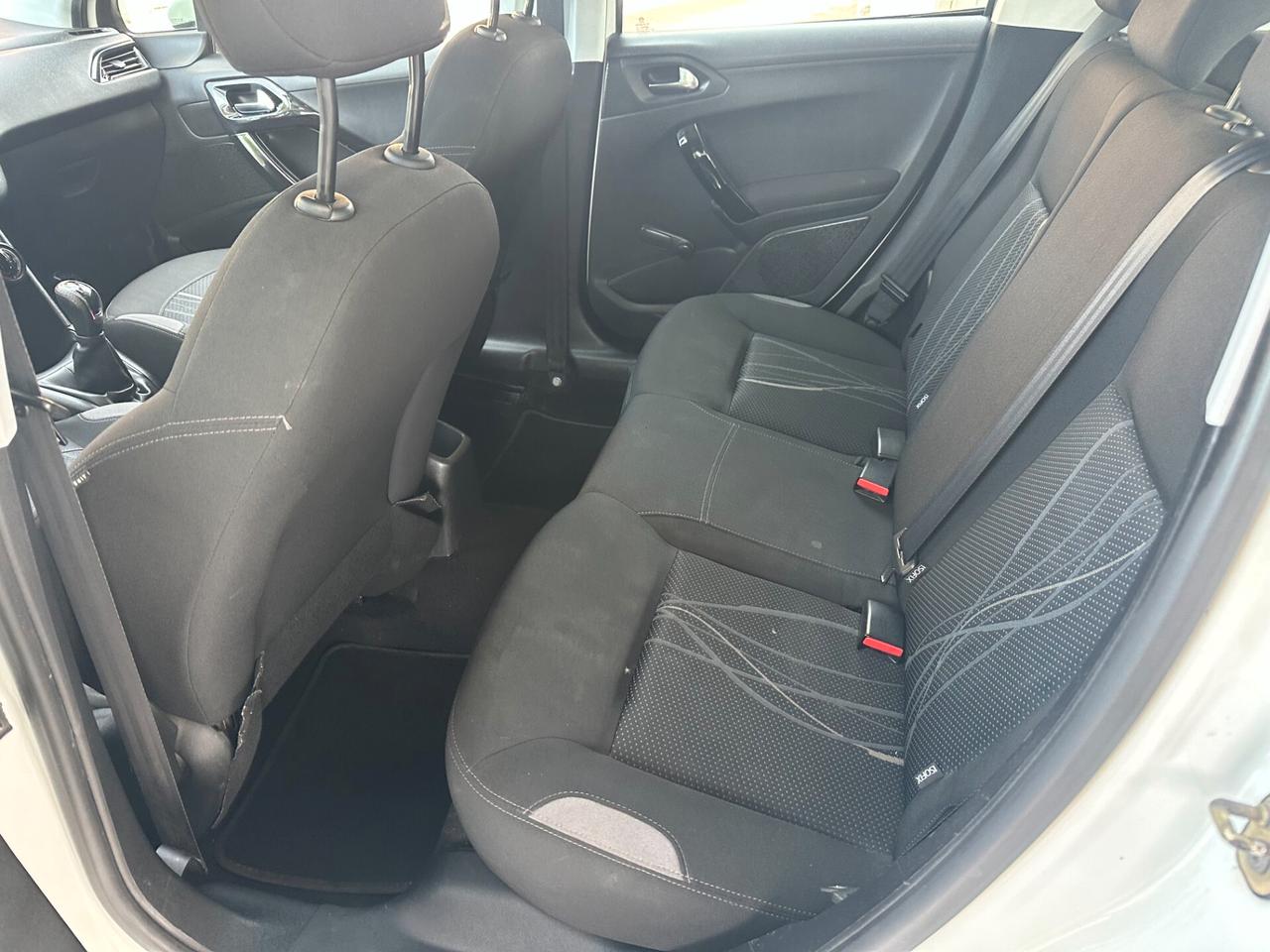 Peugeot 208 1.2 VTi 82 CV (12 RATE)