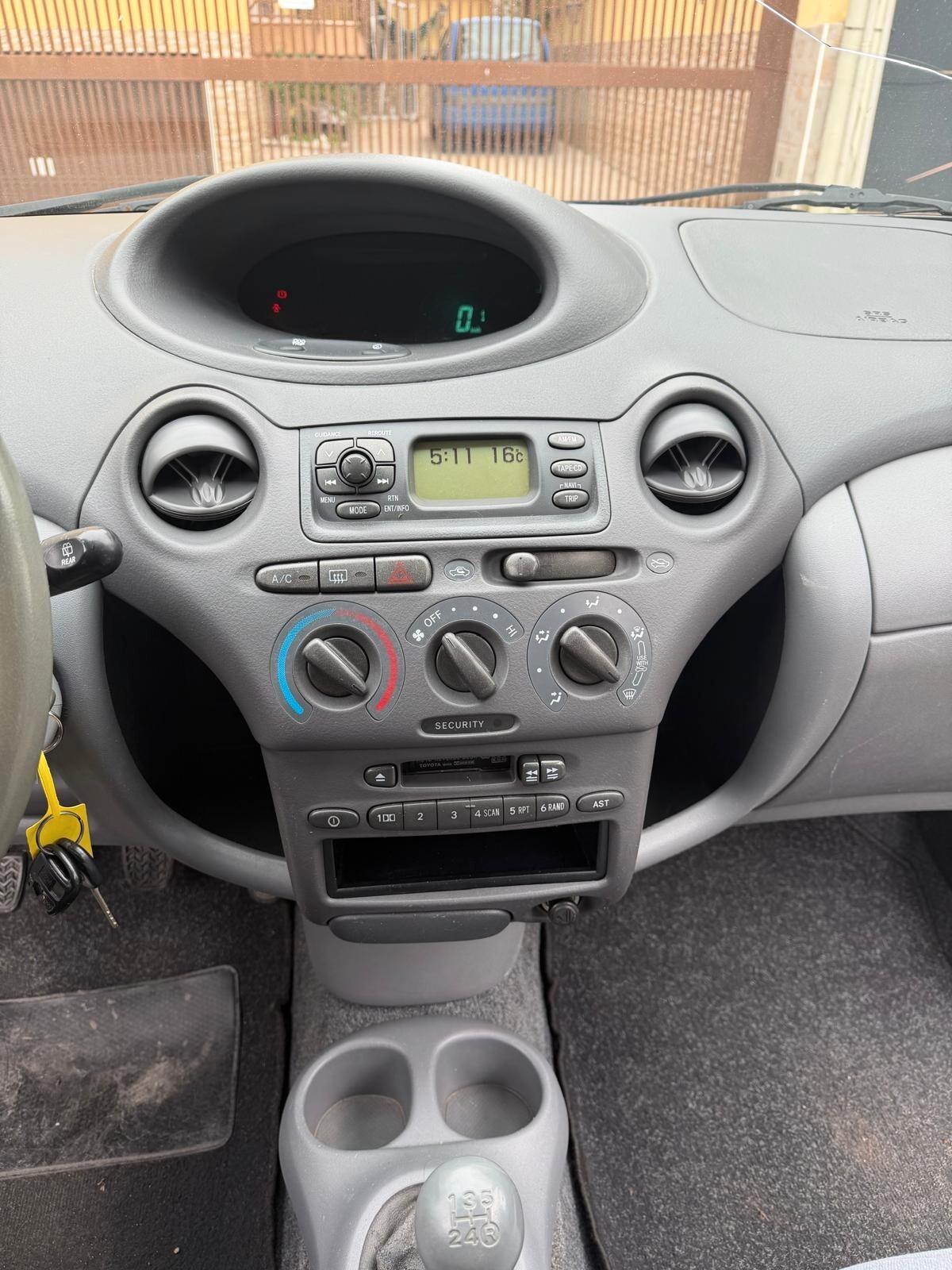 Toyota Yaris 1.0i 16V cat 3 porte Sol