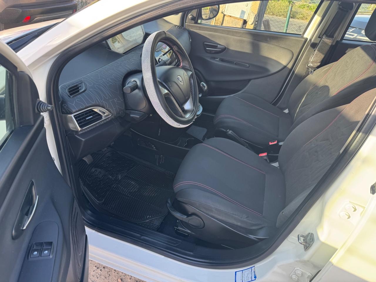 Lancia Ypsilon 1.2 69 CV 5 porte GPL Ecochic Silver