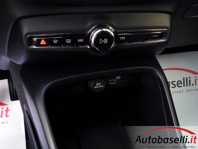 VOLVO XC40 B3 2.000 MHEV 163CV CORE AUTOMATICA NAVIGATORE
