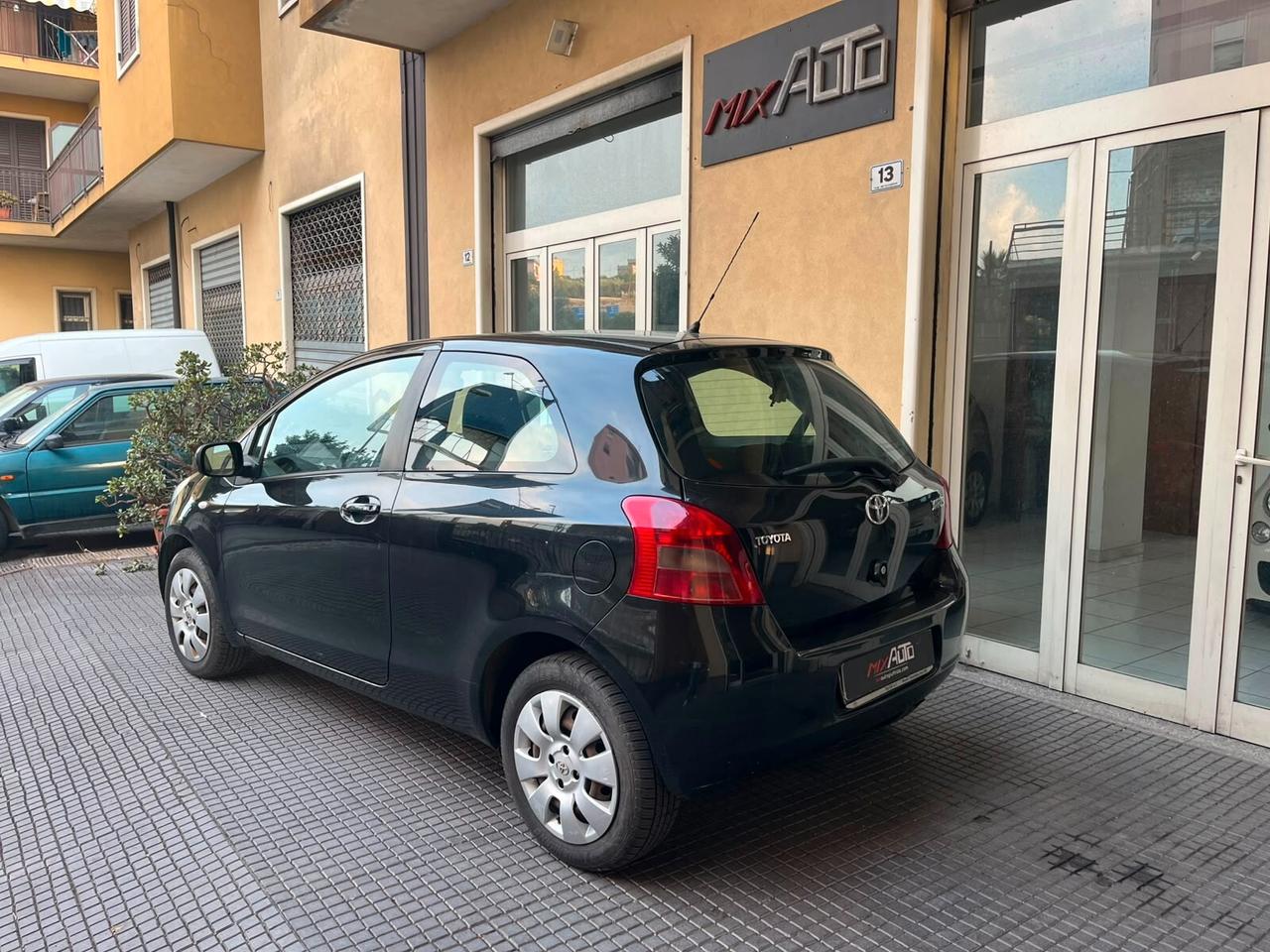Toyota Yaris 1.0 3 porte Sol