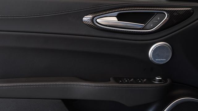 ALFA ROMEO Giulia V6 Bi-Turbo Quadrifoglio AKRAPOVIC CARBOCERAMICI