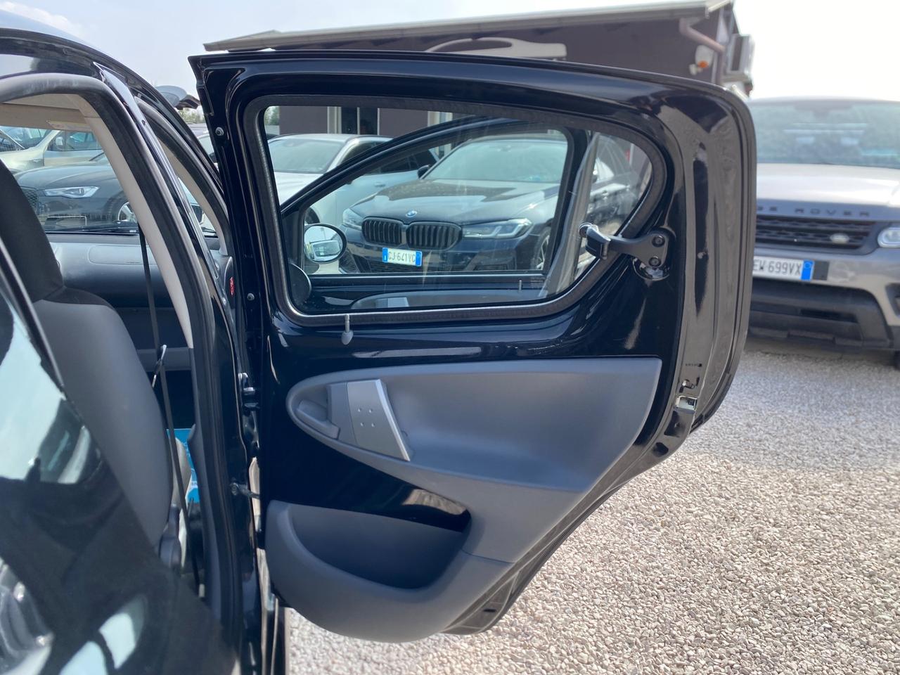 Toyota Aygo 1.0 12V VVT-i 5 porte Sol UNICO PROPIETARIO NEOPATENTATI GARANZIA 12 MESI