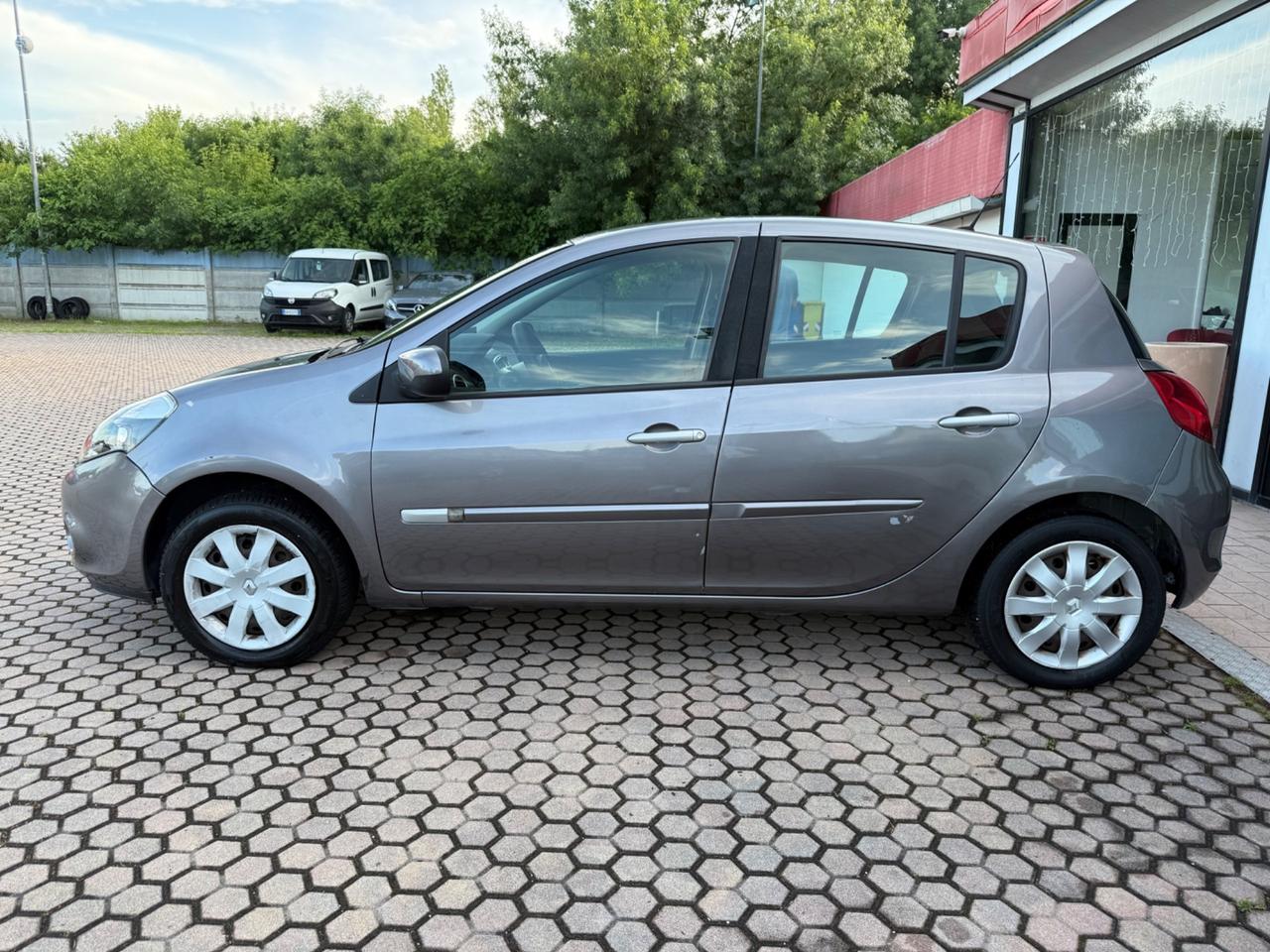 Renault Clio 1.2 16V 5 porte GPL Confort OK NEOPATENTATI