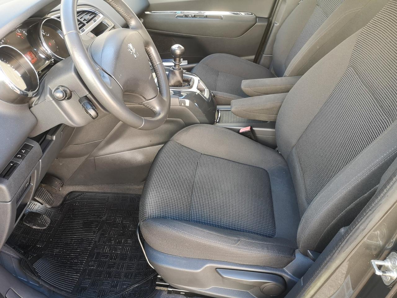 Peugeot 5008 1.6 HDi 115CV Allure