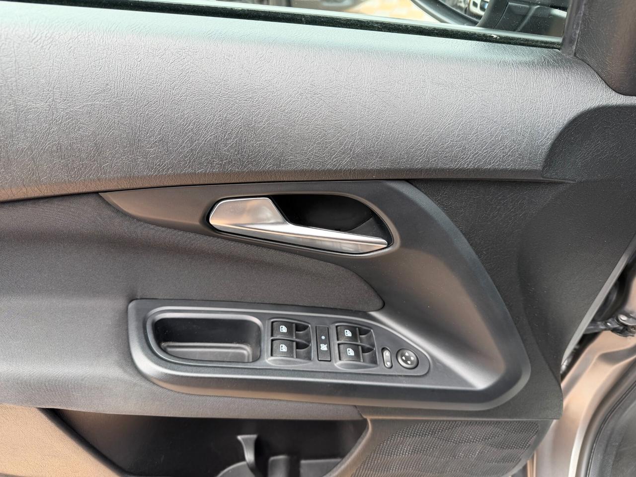 Fiat Tipo SW 1.6 M.JET 130 cv. CROSS (Autocarro 5 posti N1)