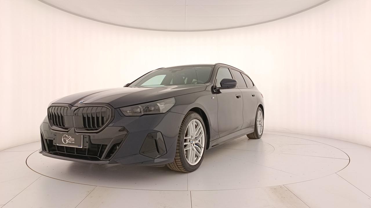 BMW Serie 5 G61 2024 Touring - 540d Touring 48V xdrive MSport Pro 183kW auto
