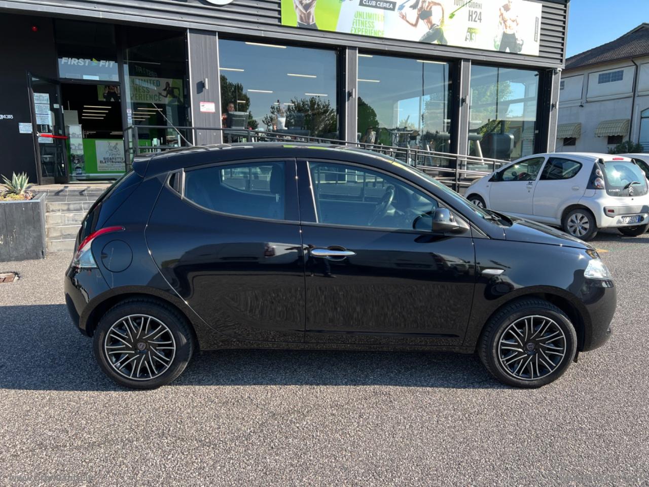 LANCIA Ypsilon 1.2 69 CV 5p. S&S Gold NEOPATENTATI