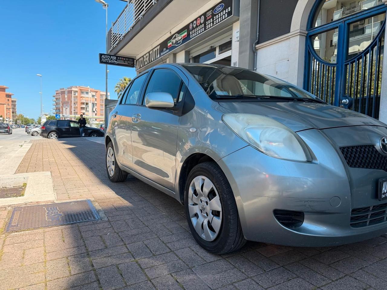 Toyota Yaris 1.0 5 porte Sol