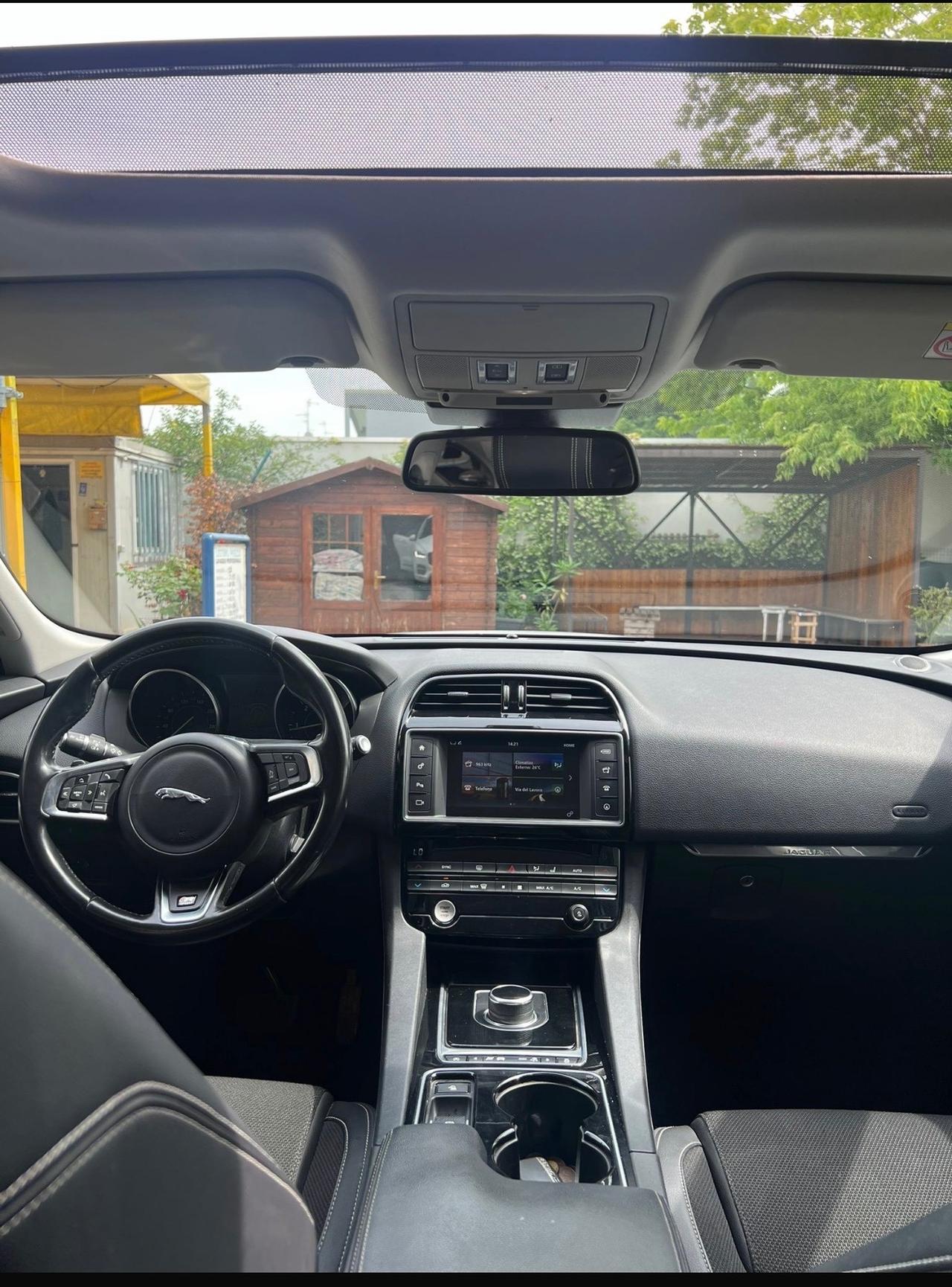 Jaguar F-Pace 2.0 D 180 CV AWD Portfolio