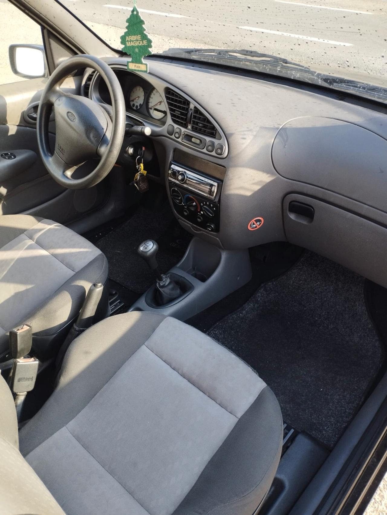 Ford Fiesta 1.2i 16V cat 3 porte Ghia