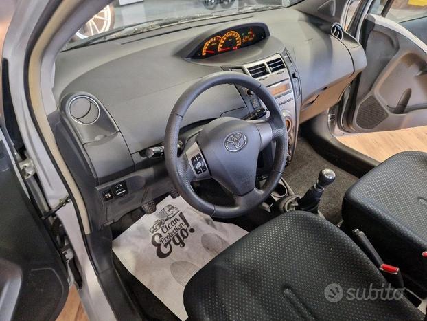 TOYOTA Yaris 1.3 5 porte Sol