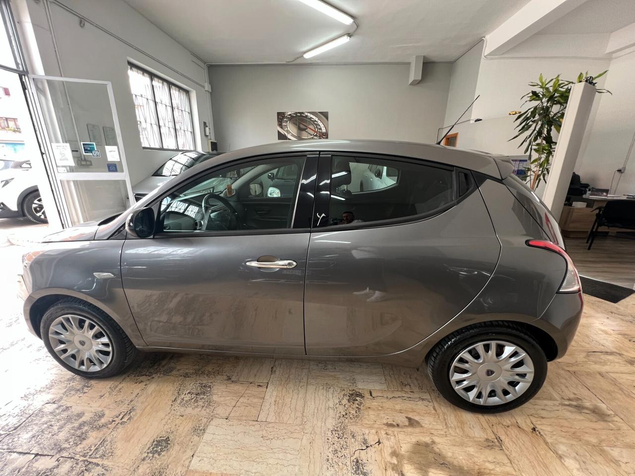 Lancia Ypsilon 1.2 69 CV 5 porte GPL Ecochic Platinum