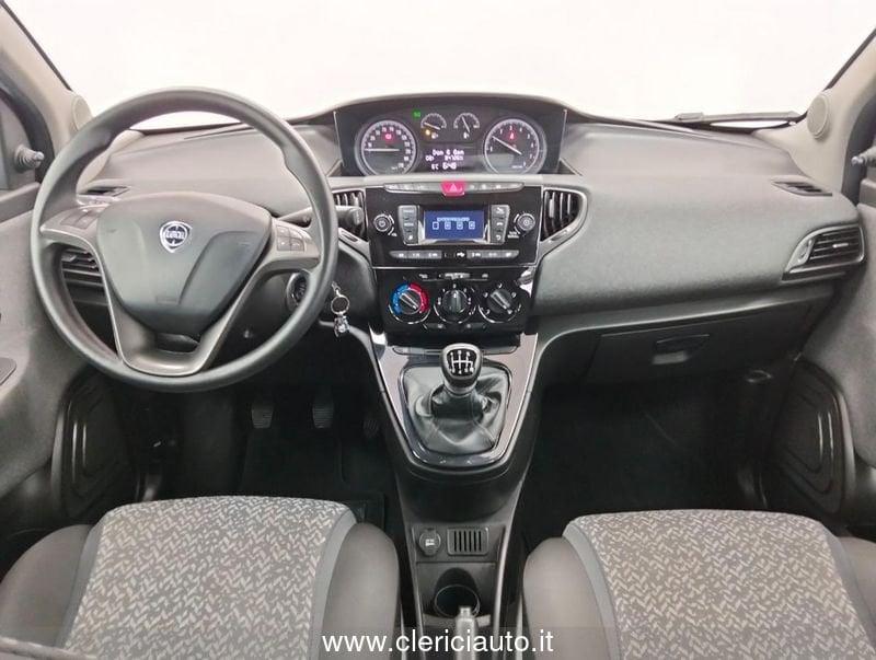 Lancia Ypsilon 1.0 FireFly 5 porte S&S Hybrid Ecochic Silver