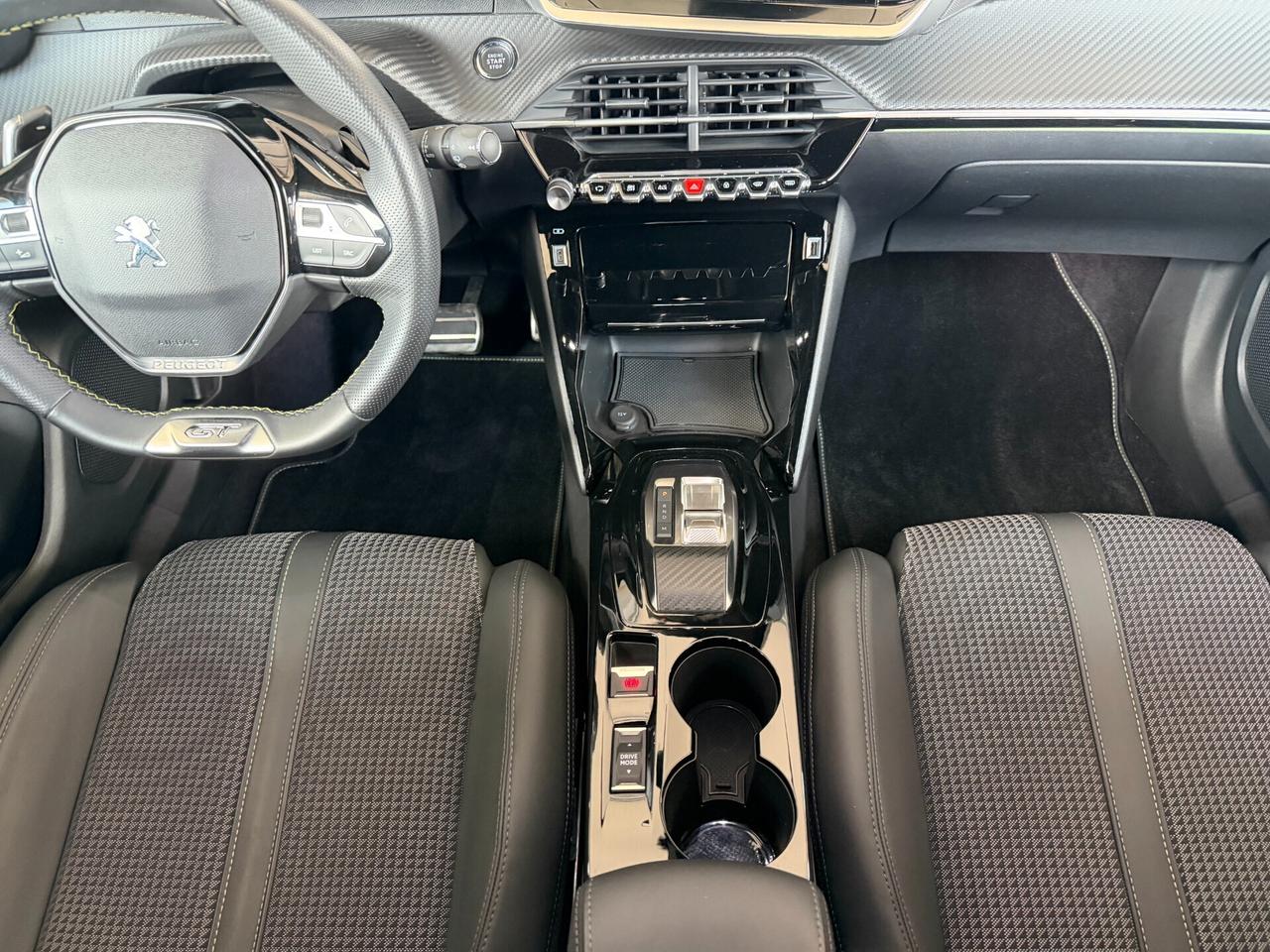 Peugeot 2008 PureTech 130 S&S EAT8 GT