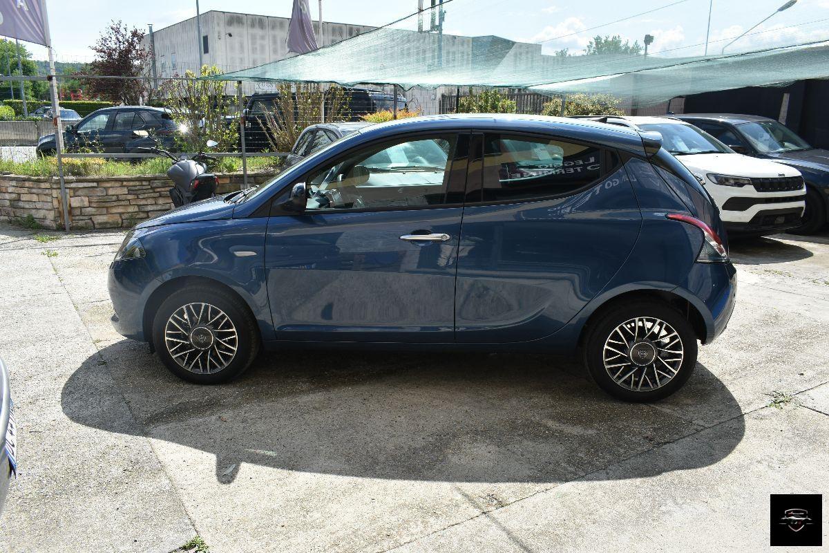 LANCIA - Ypsilon - 1.0 FireFly 5p.S&S Hyb. Platino