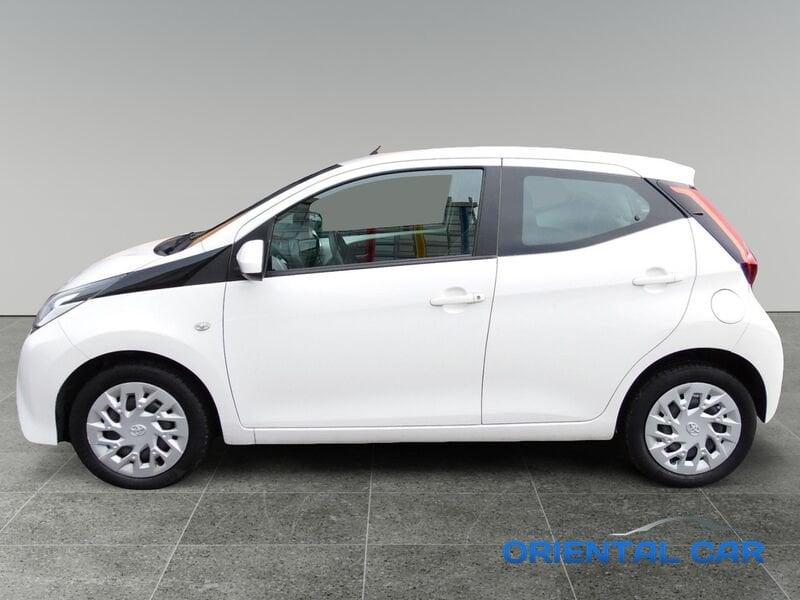 Toyota Aygo 1.0 VVT-i x-play MOLTO BELLA