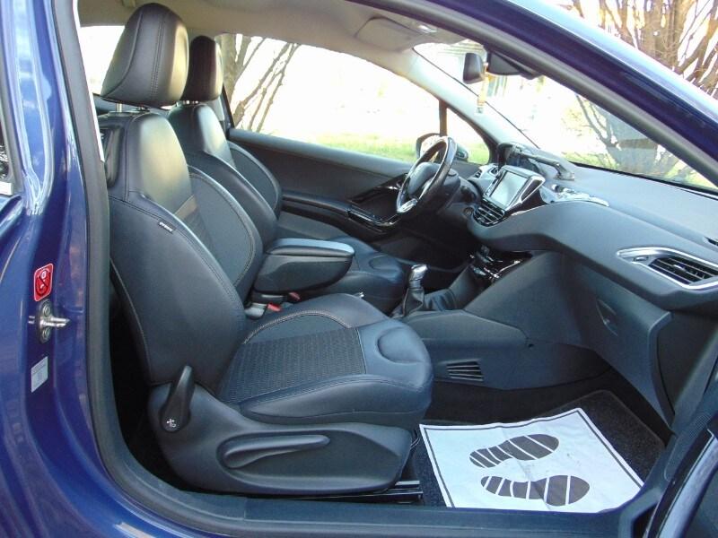 PEUGEOT 208 1° serie 1.6 e-HDi 92 CV Stop&Star...
