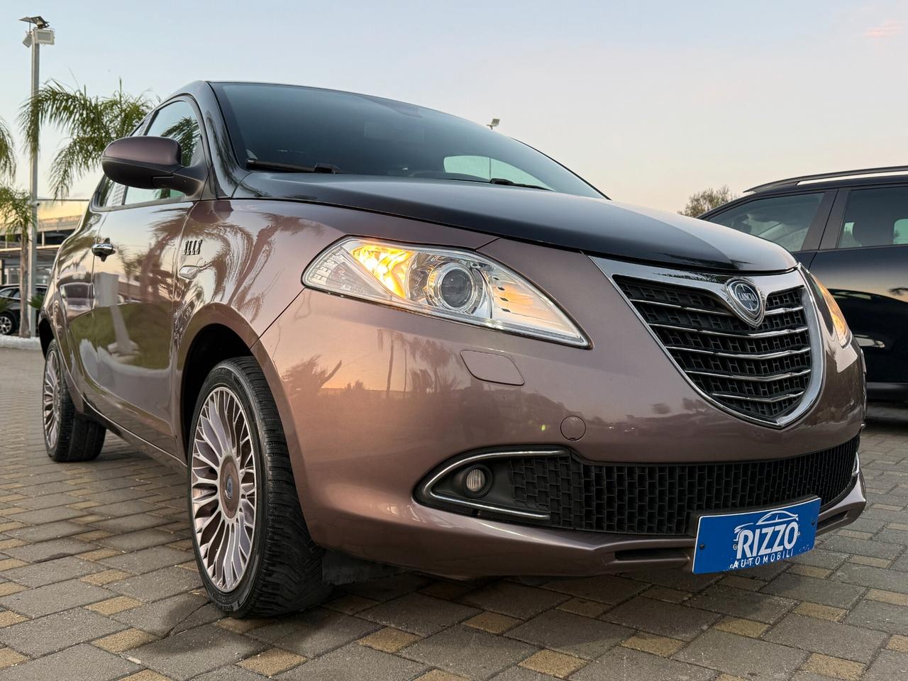 Lancia Ypsilon 1.2 69 CV ELLE limited edition pelle xenon 12/2014