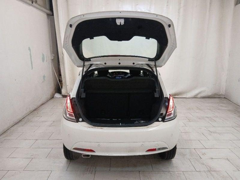 Lancia Ypsilon 1.0 firefly hybrid Platino s&s 70cv